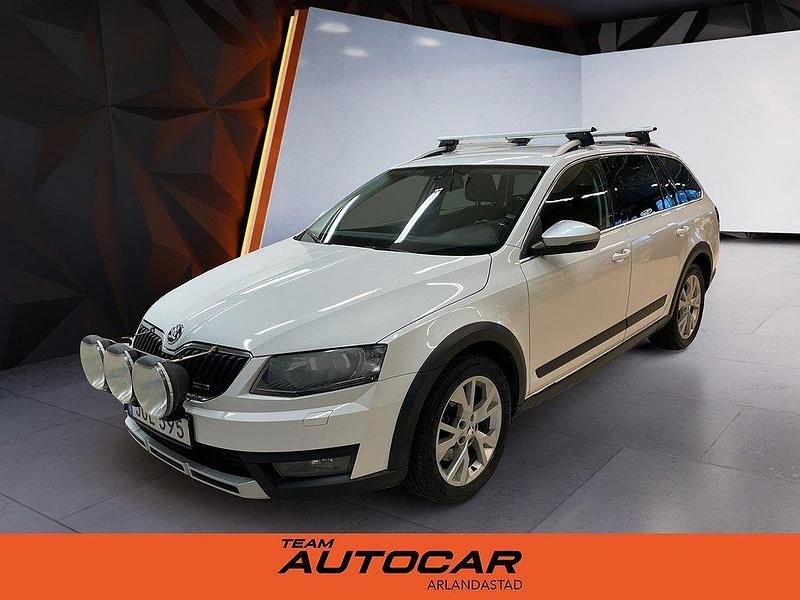Vit Begagnad 2016 Skoda Octavia Scout Kombi | 99 900 kr (Dyr) - Bild 1/4