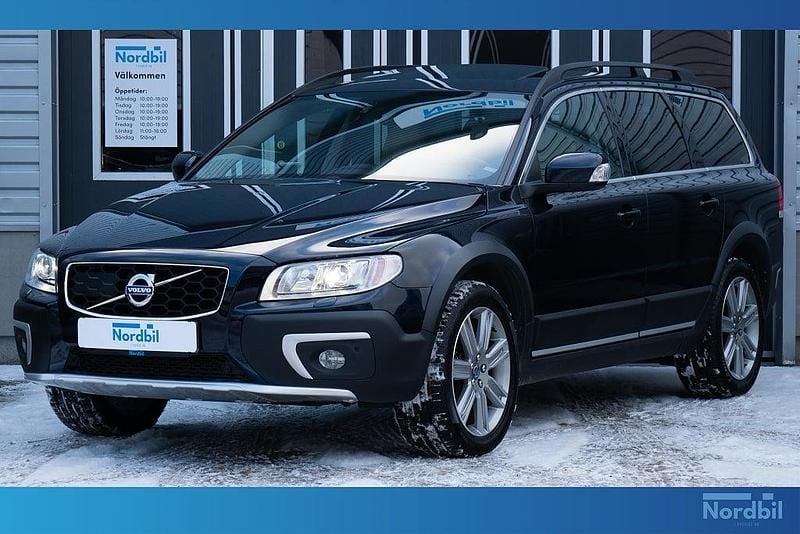 Mörkblå Begagnad 2015 Volvo XC70 Standard Kombi | 229 800 kr (Marknadspris) - Bild 1/4