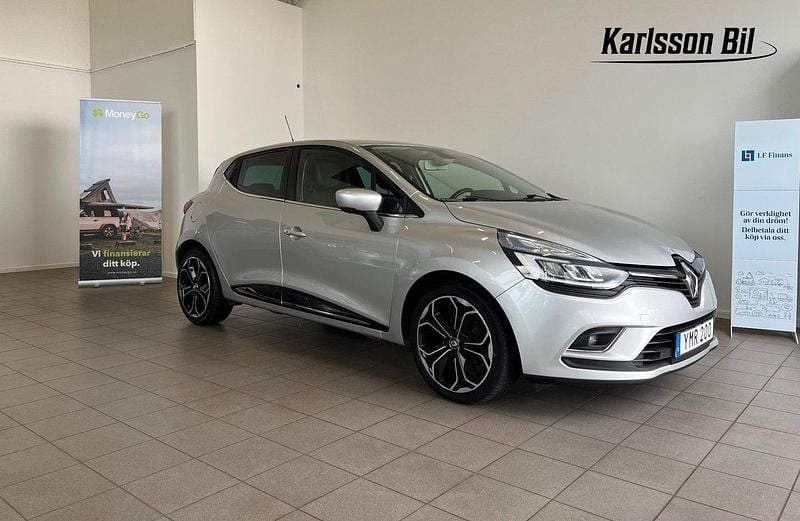 Silver Begagnad 2018 Renault Clio IV Intens Halvkombi | 99 900 kr (Marknadspris) - Bild 1/4