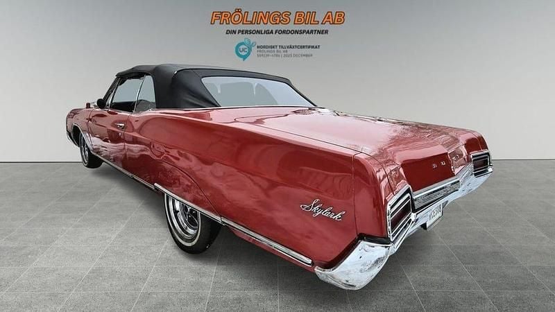 Begagnad Buick Skylark 214 HK (157 kW) 1967 Röd Cab