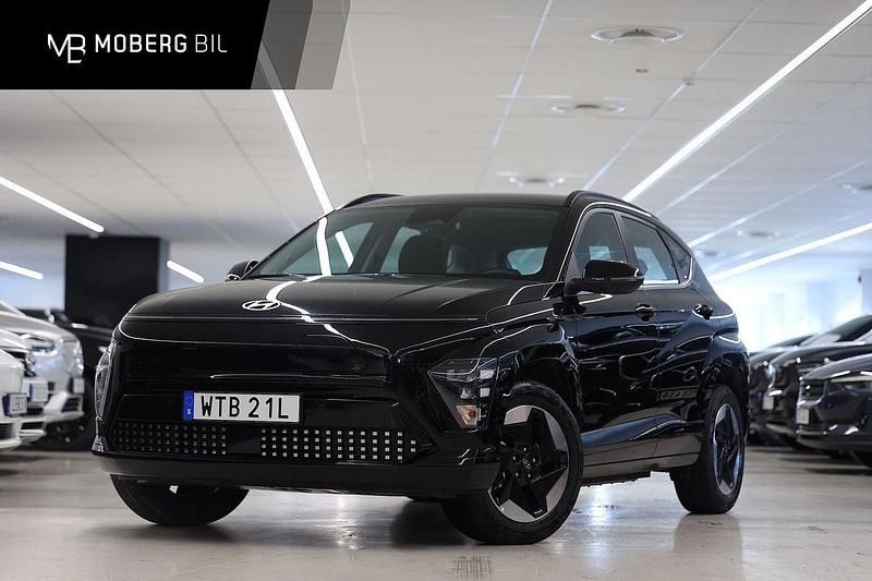 Svart Ny 2024 Hyundai Kona SUV | 349 900 kr - Bild 1/3