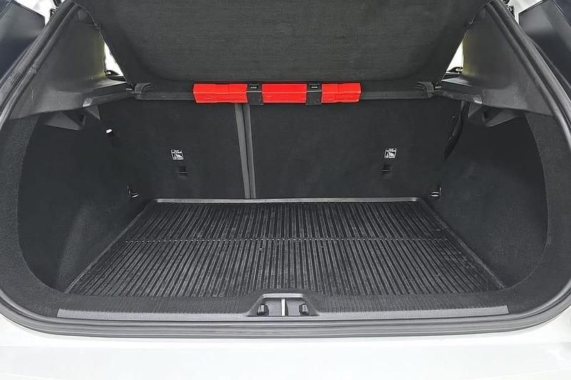 Begagnad Volvo EX30 Core 202 kW (275 HK) 2024 Vit SUV