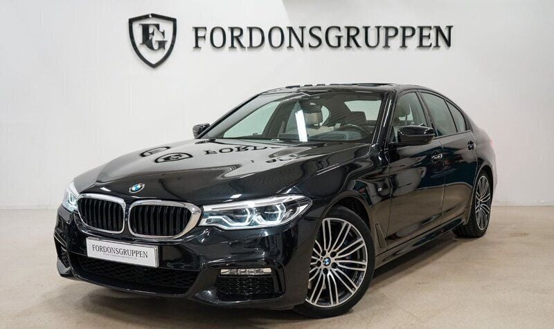 Svart Begagnad 2017 BMW 540 M Sport Sedan | 399 800 kr (Marknadspris) - Bild 1/4