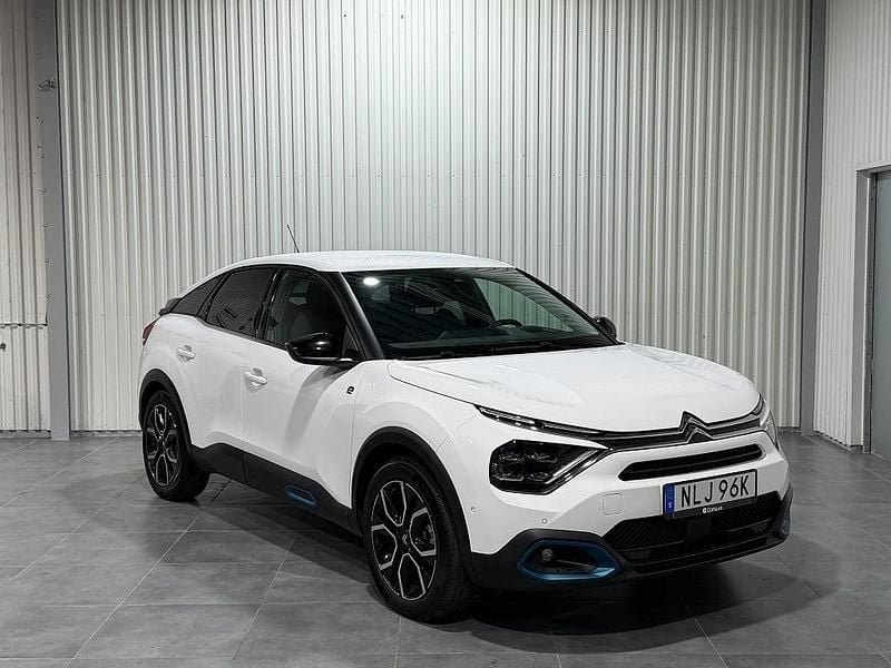 Begagnad Citroën e-C4 100 kW (136 HK) 2023 Vit Halvkombi