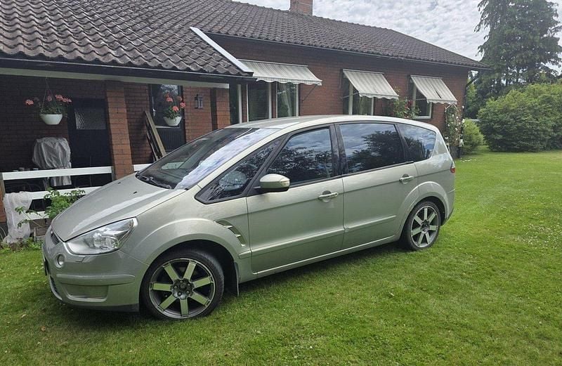 Begagnad 2009 Ford S-MAX S Minibuss | 39 500 kr (Marknadspris) - Bild 1/4