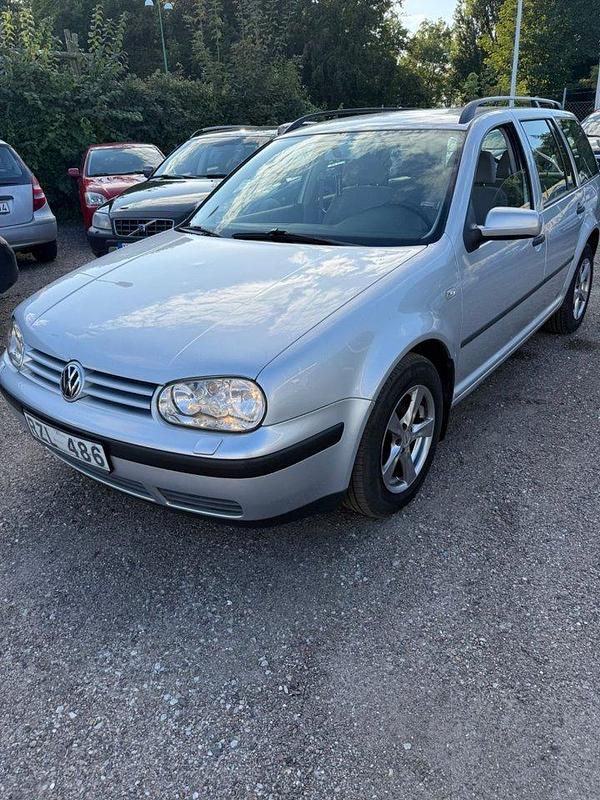 Silver Begagnad 2000 VW Golf IV Comfortline Kombi | 19 900 kr (Marknadspris) - Bild 1/4