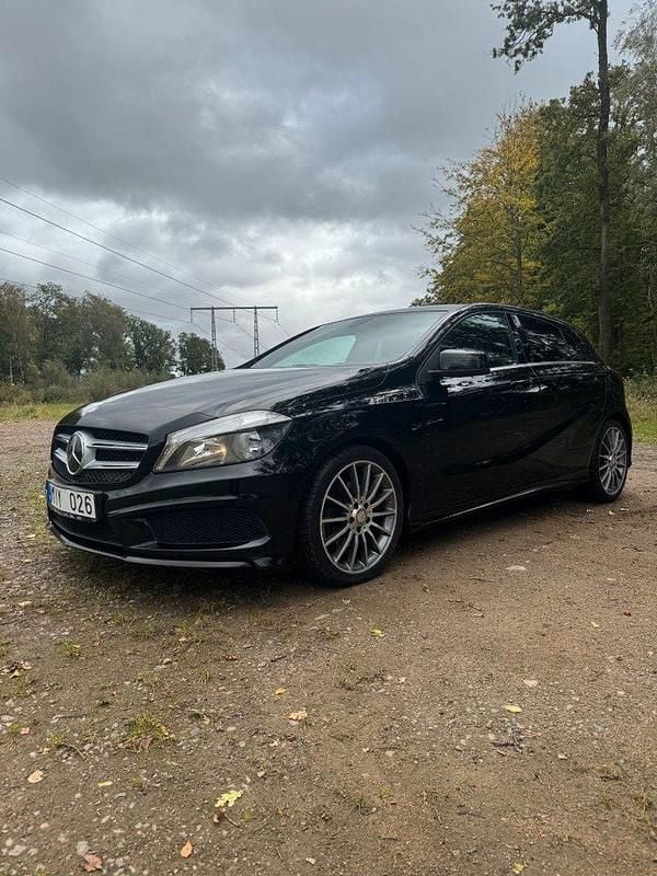 Svart Begagnad 2013 Mercedes A180 AMG line Halvkombi | 109 900 kr (Dyr) - Bild 1/4