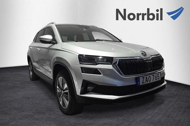 Silver Begagnad 2023 Skoda Karoq Style SUV | 329 900 kr (Lite dyr) - Bild 1/4