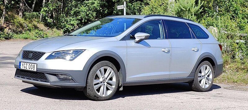 Silver Begagnad 2016 Seat Leon X-Perience 4Drive Kombi | 125 000 kr (Marknadspris) - Bild 1/4
