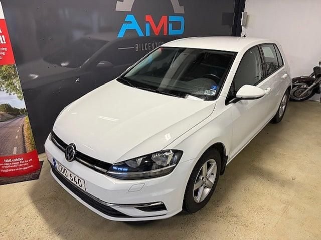 Vit Begagnad 2018 VW Golf VII Halvkombi | 124 900 kr (Marknadspris) - Bild 1/4