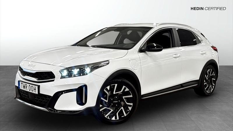 Vit (white) Begagnad 2023 Kia XCeed Advance SUV | 264 900 kr (Bra pris) - Bild 1/4