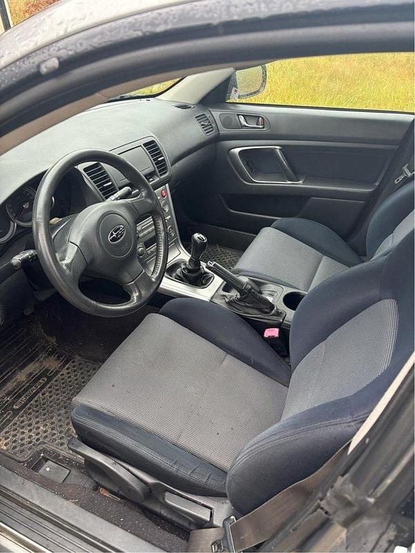 Grå Begagnad 2006 Subaru Legacy Kombi | 17 000 kr (Superpris) - Bild 1/4
