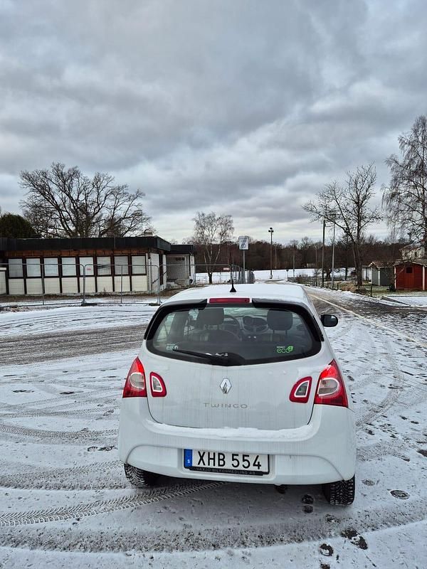 Begagnad Renault Twingo 75 HK (55 kW) 2014 Halvkombi