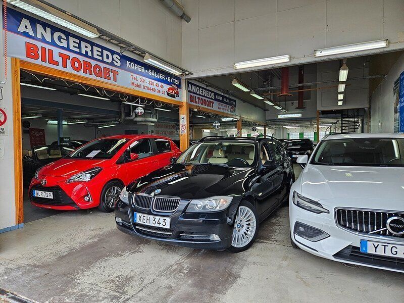 Begagnad BMW 320 150 HK (110 kW) 2005 Svart Kombi