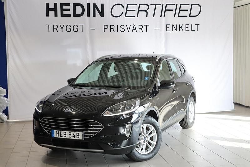 Svart (black) Begagnad 2022 Ford Kuga Titanium SUV | 259 900 kr (Marknadspris) - Bild 1/4