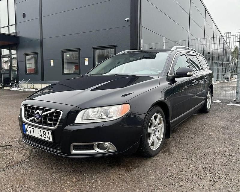 Begagnad Volvo V70 Summum 109 HK (80 kW) 2010 Svart Kombi