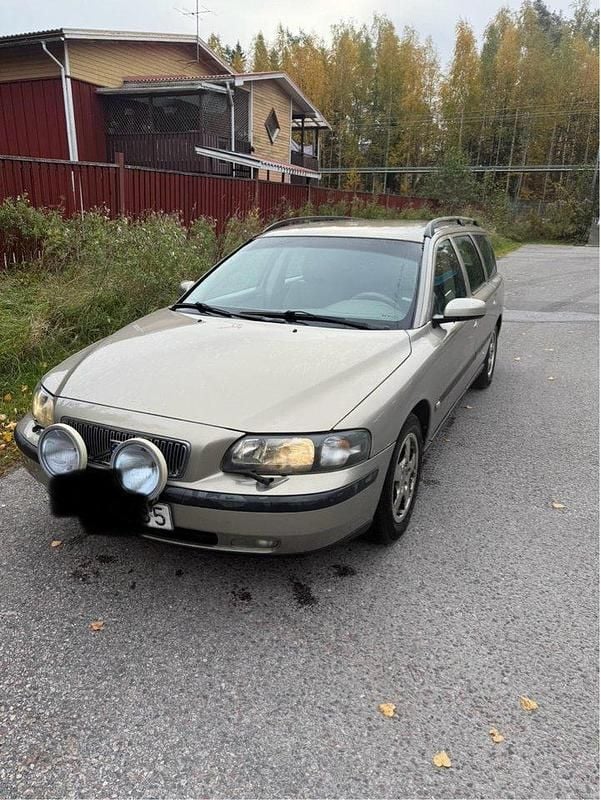 Begagnad 2004 Volvo V70 Kombi | 8 000 kr - Bild 1/2
