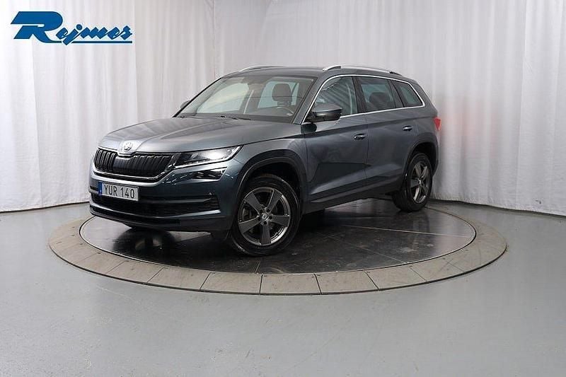 Grå Begagnad 2018 Skoda Kodiaq SUV | 259 800 kr (Marknadspris) - Bild 1/4