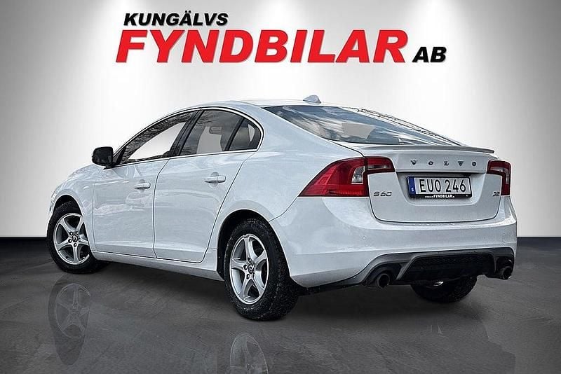 Begagnad Volvo S60 R-Design 114 HK (83 kW) 2014 Vit Sedan