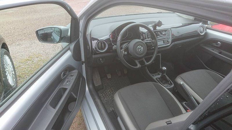 Begagnad VW up! high up! 75 HK (55 kW) 2012 Silver Halvkombi