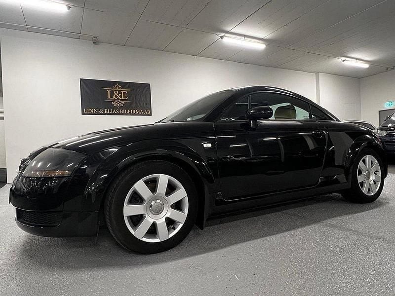 Svart Begagnad 2003 Audi TT Sportkupé | 49 900 kr (Marknadspris) - Bild 1/4