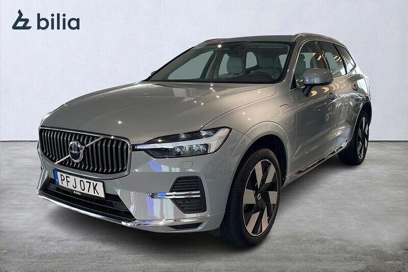 Grå Begagnad 2023 Volvo XC60 Core SUV | 499 900 kr (Marknadspris) - Bild 1/3