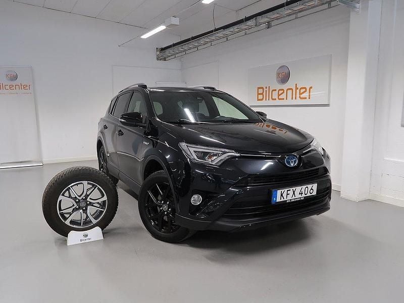 Svart Begagnad 2018 Toyota RAV4 Hybrid Edition SUV | 239 900 kr (Marknadspris) - Bild 1/3