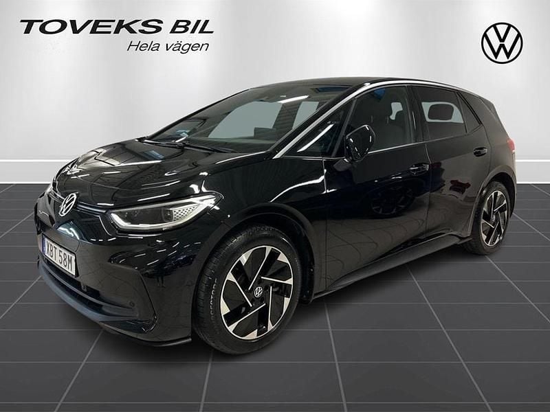 Svart Begagnad 2024 VW ID.3 Pro Performance Halvkombi | 309 000 kr (Superpris) - Bild 1/4