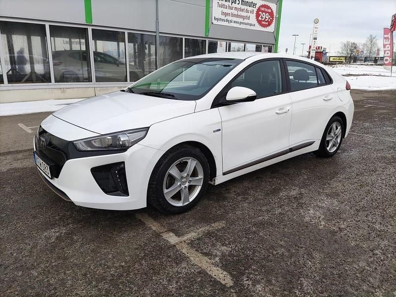Begagnad Hyundai Ioniq 88 kW (120 HK) 2018 Halvkombi