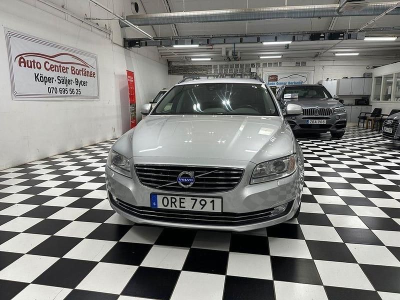 Begagnad Volvo V70 Momentum 181 HK (133 kW) 2014 Silver Kombi