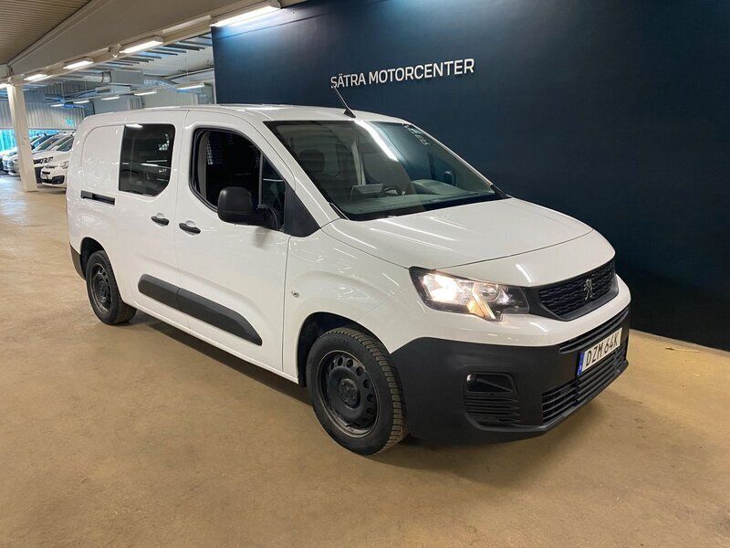 Vit Begagnad 2021 Peugeot Partner Minibuss | 199 900 kr (Dyr) - Bild 1/4