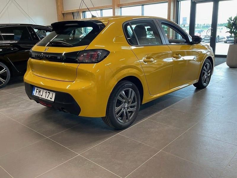 Begagnad Peugeot 208 Active 75 HK (55 kW) 2022 Gul Halvkombi