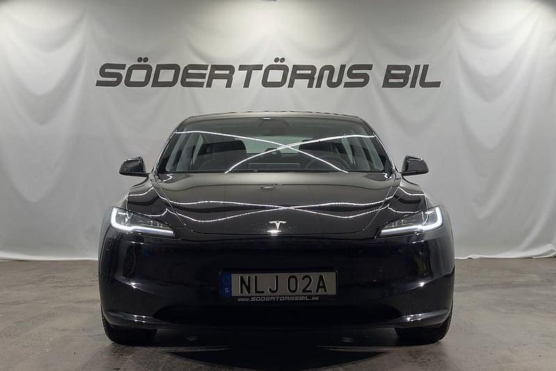 Begagnad Tesla Model 3 Standard Range 235 kW (320 HK) 2023 Svart Sedan