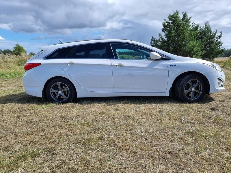 Vit Begagnad 2012 Hyundai i40 Kombi | 48 000 kr (Bra pris) - Bild 1/4