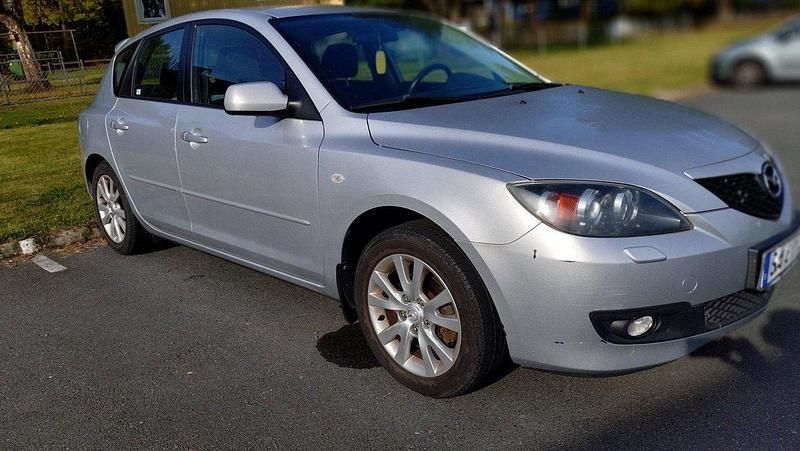 Grå Begagnad 2007 Mazda 3 Inclusive Halvkombi | 24 000 kr (Marknadspris) - Bild 1/4