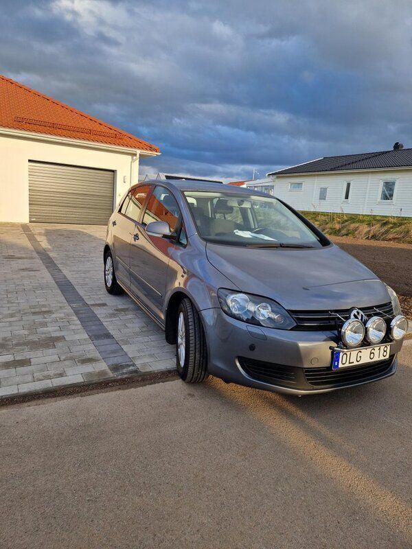 Grå Begagnad 2014 VW Golf VII Halvkombi | 85 000 kr (Superpris) - Bild 1/4