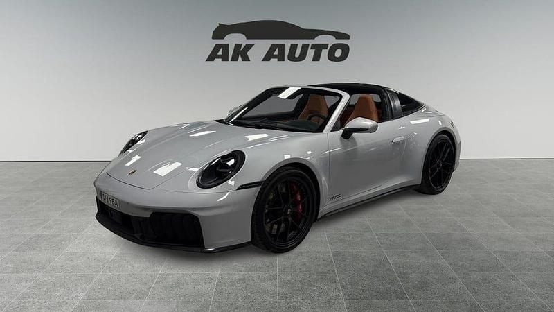 Begagnad Porsche 911 541 HK (397 kW) 2025 Grå