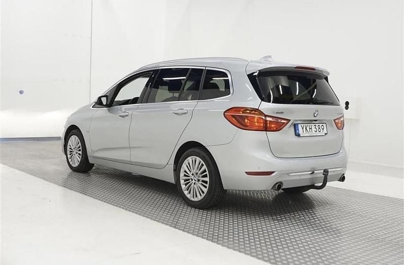 Silver Begagnad 2017 BMW 220 Gran Tourer Luxury Line Minibuss | 180 000 kr - Bild 1/4
