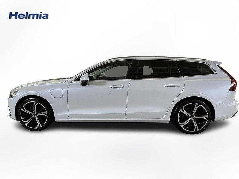 Begagnad Volvo V60 Core 253 HK (186 kW) 2022 Vit Kombi