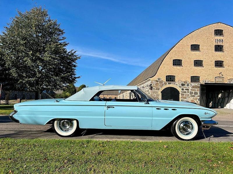 Begagnad Buick Le Sabre 250 HK (183 kW) 1961 Bimini blue Sedan