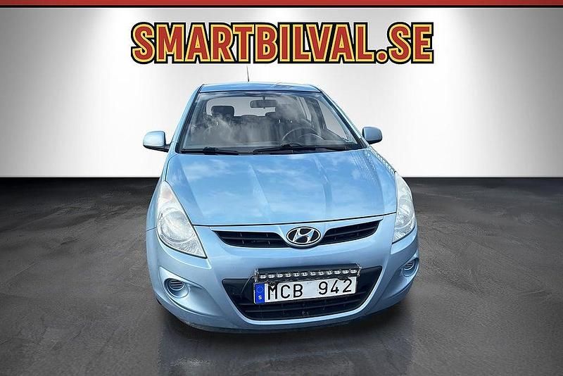 Begagnad Hyundai i20 Select 78 HK (57 kW) 2011 Blåmetallic Halvkombi