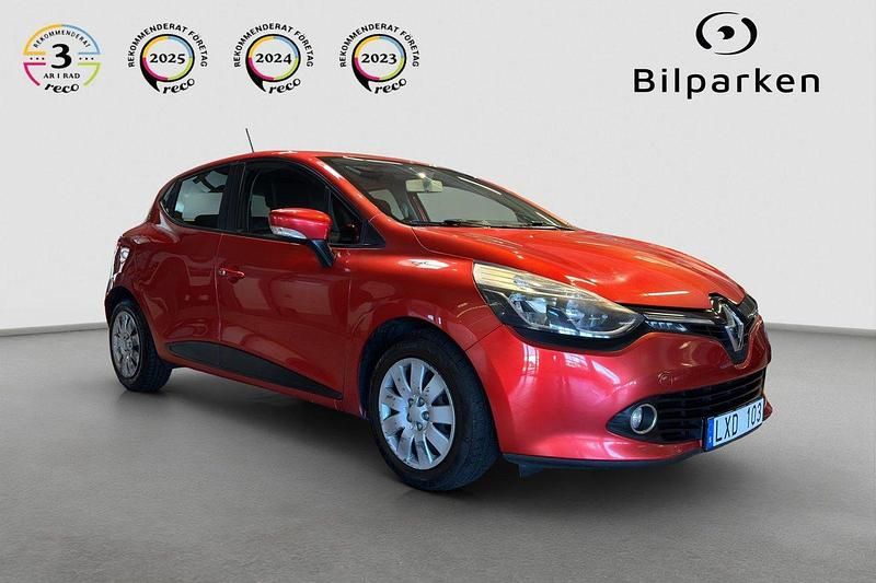 Röd Begagnad 2013 Renault Clio IV Halvkombi | 69 990 kr (Lite dyr) - Bild 1/4