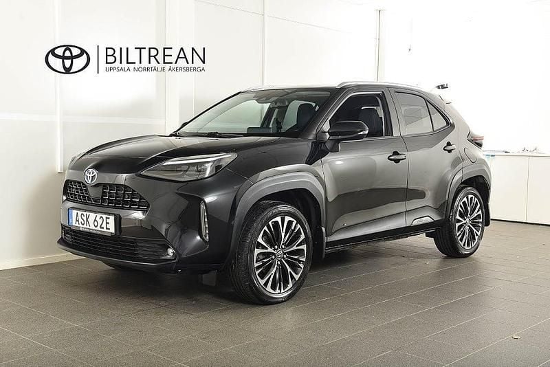 Svart Begagnad 2022 Toyota Yaris Cross Edition SUV | 268 900 kr (Marknadspris) - Bild 1/4