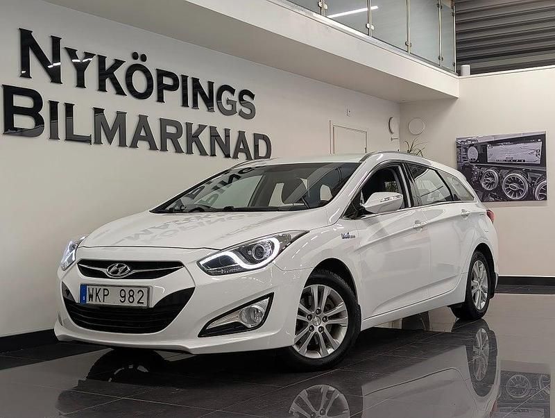 Vit Begagnad 2012 Hyundai i40 Kombi | 84 900 kr (Marknadspris) - Bild 1/4