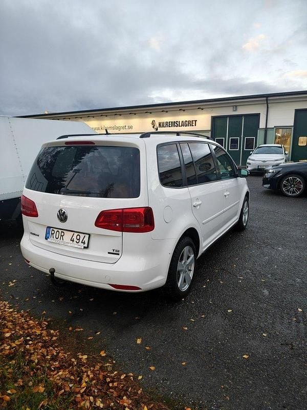 Begagnad VW Touran 150 HK (110 kW) 2014 Vit Minibuss