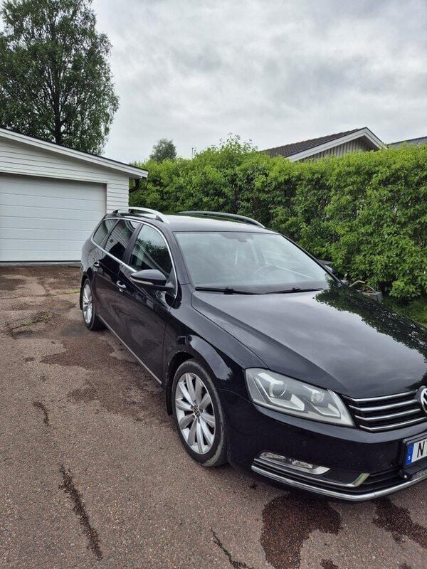 Svart Begagnad 2012 VW Passat Kombi | 49 900 kr (Bra pris) - Bild 1/4