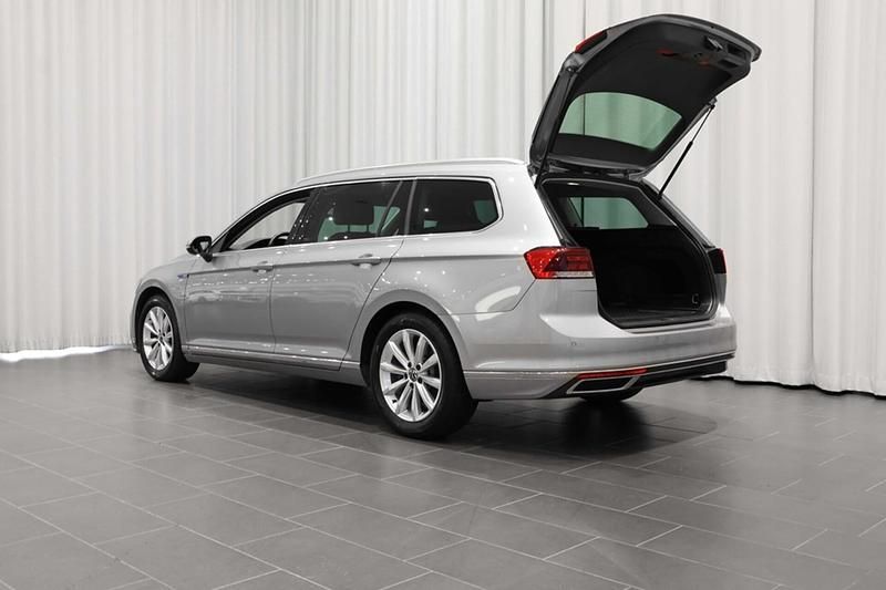 Begagnad VW Passat GTE 218 HK (160 kW) 2022 Silver Kombi