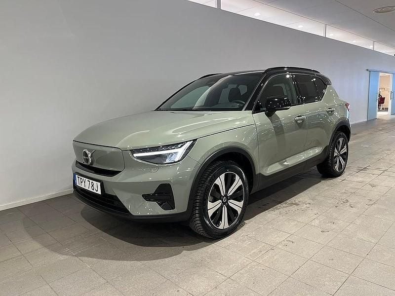 Grön Begagnad 2022 Volvo XC40 Core SUV | 344 500 kr - Bild 1/3