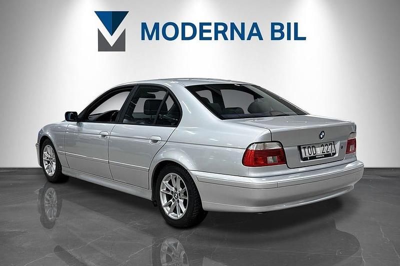 Begagnad BMW 525 192 HK (141 kW) 2002 Ljusgrå Sedan