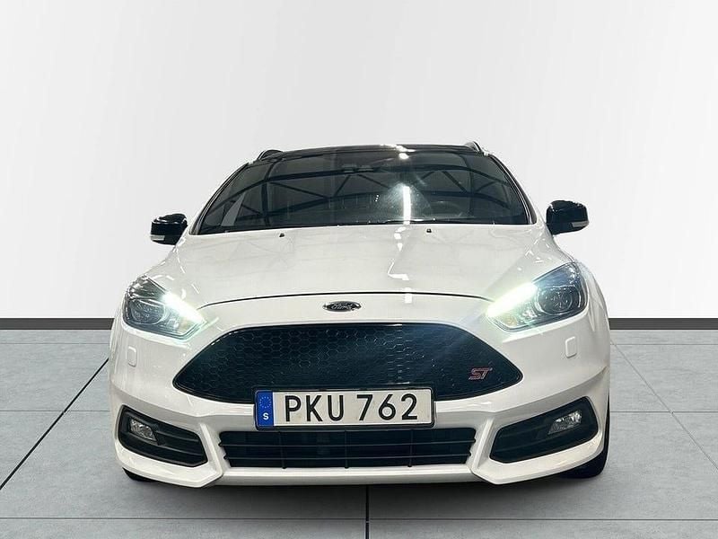 Begagnad Ford Focus ST 185 HK (136 kW) 2017 Vit Kombi